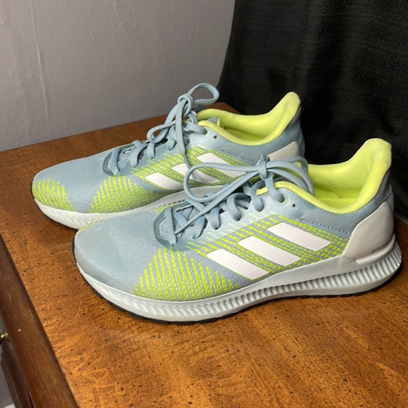 Adidas Solar Blaze Running shoe. Women’s US 5 1/2. Worn but great condition! - Picture 2 of 4